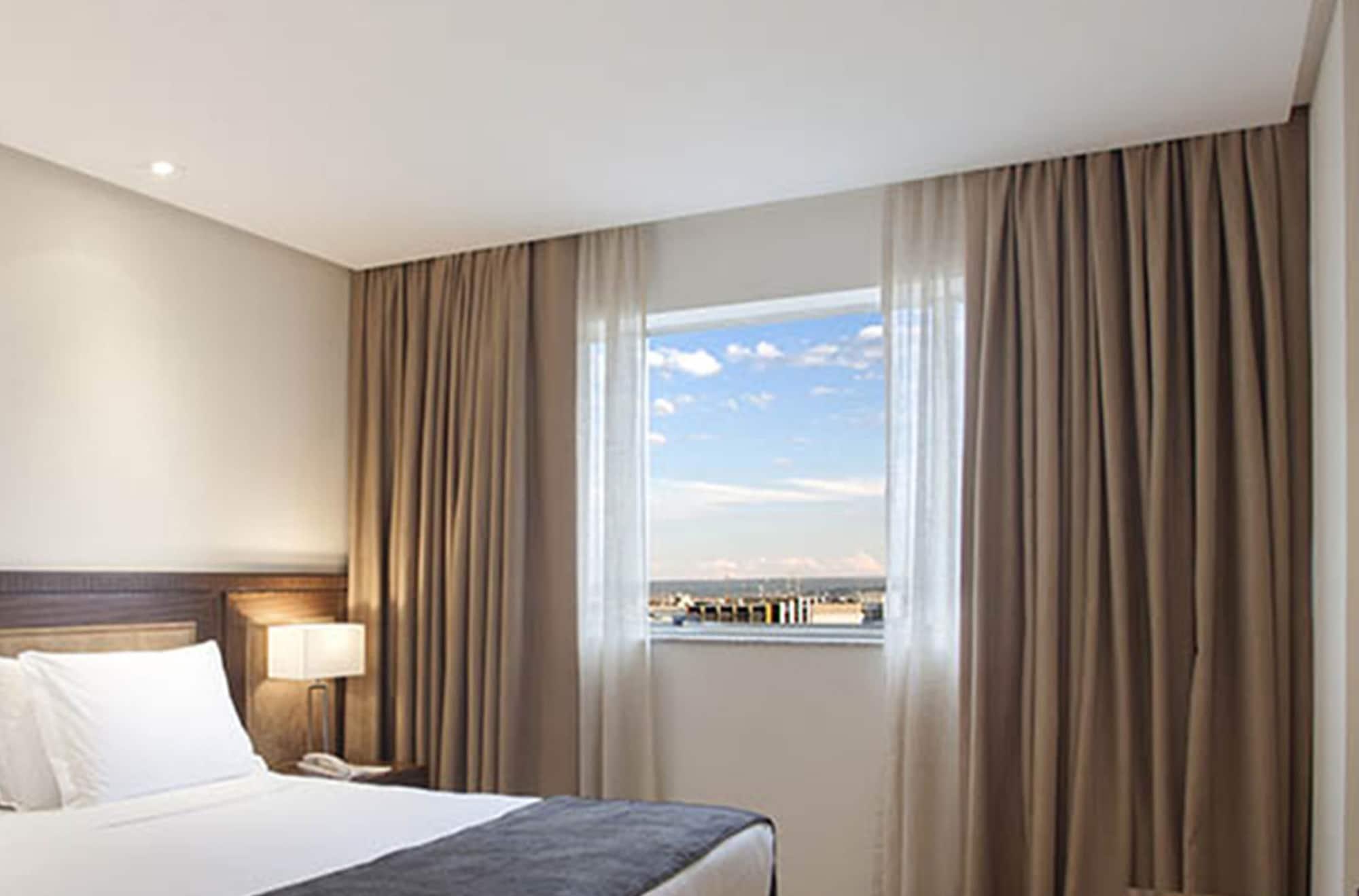 Hotel Windsor Plaza Brasilia Exterior foto Curtains in a bedroom