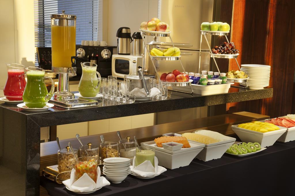 Hotel Windsor Plaza Brasilia Exterior foto A breakfast buffet