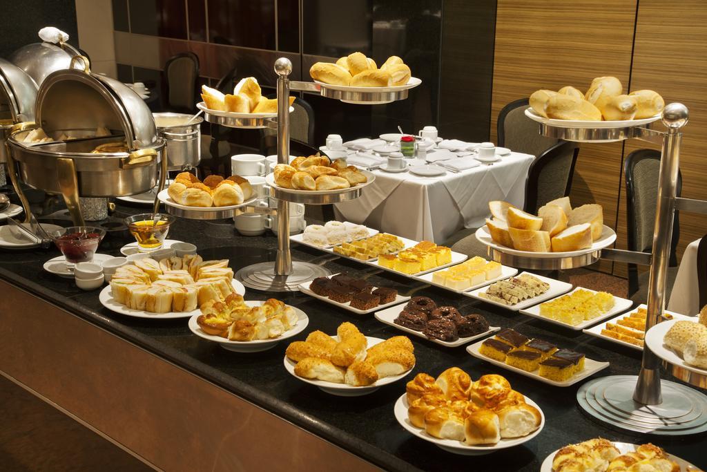 Hotel Windsor Plaza Brasilia Exterior foto A dessert buffet